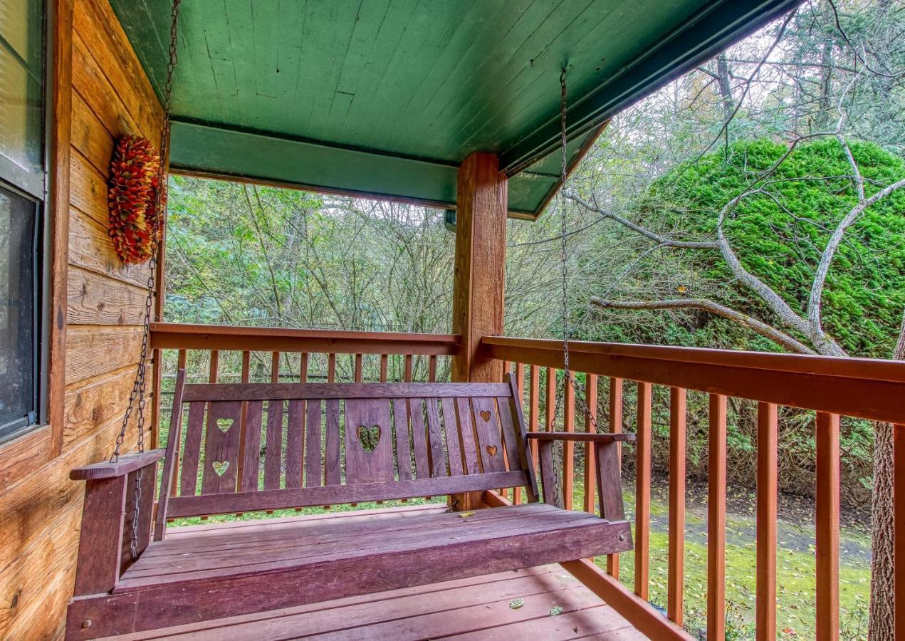 Cozy Creek Cabin Pigeon Forge Exterior photo